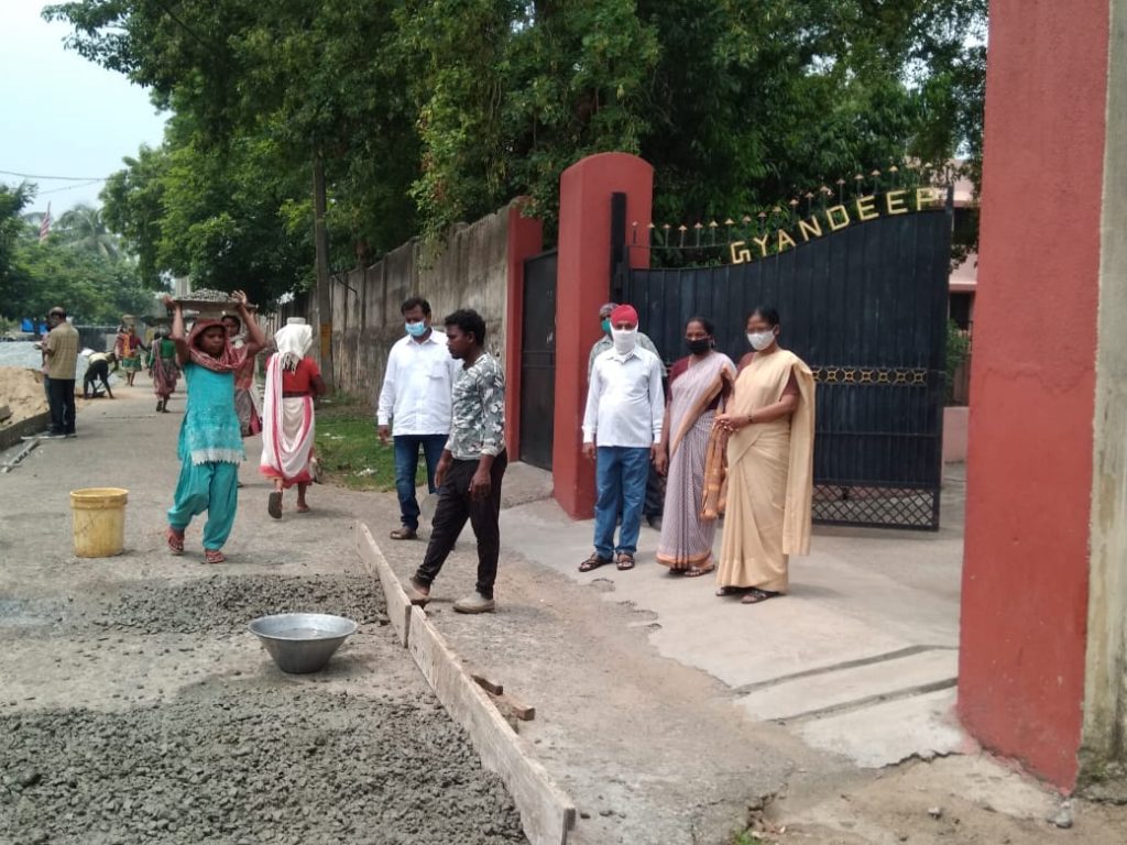 विधायक सरयू राय के अनुशंसा पर बिरसानगर मंडल के अंतर्गत जोन नंबर 6 फुटबॉल ग्राउंड स्टेडियम से ज्ञानदीप हाई स्कूल गेट तक सड़क निर्माण का कार्य प्रारंभ