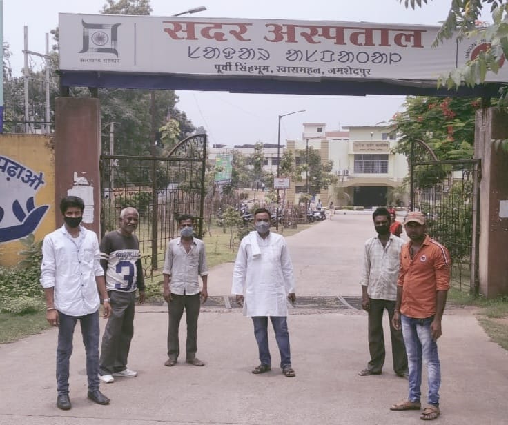 सदर अस्पताल खासमहल जमशेदपुर में मरीजों की शिकायत – झोपड़ीनुमा होटल से खाना लाकर खिलाया जा रहा