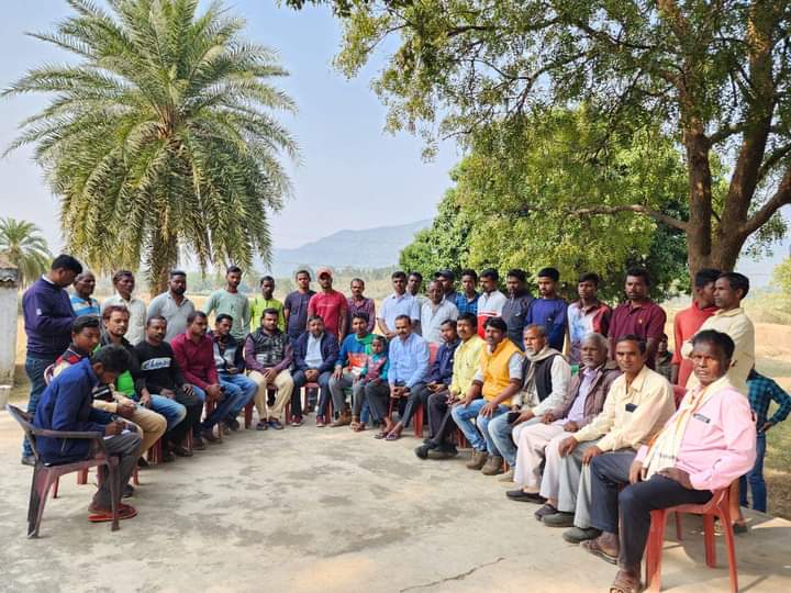 बोड़ामप्रखंड के पहाड़पुर पंचायत के आमझोर गांव का आज दौरा किए सत्तारूढ़ दल के सचेतक सह जुगसलाई विधायक मंगल कालिंदी